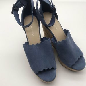 MARC FISHER Haya Scalloped Edge Wedge Blue Size 9M